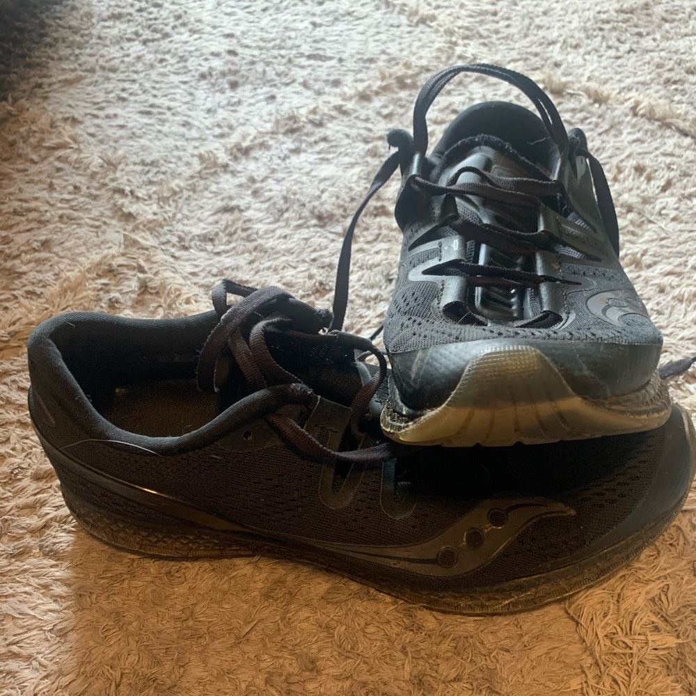 Black mens Saucony